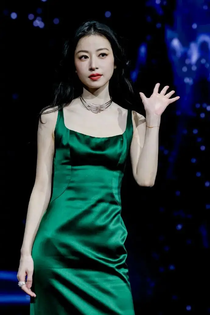 孟子义与娜扎长的好像啊_孟子义娜扎_