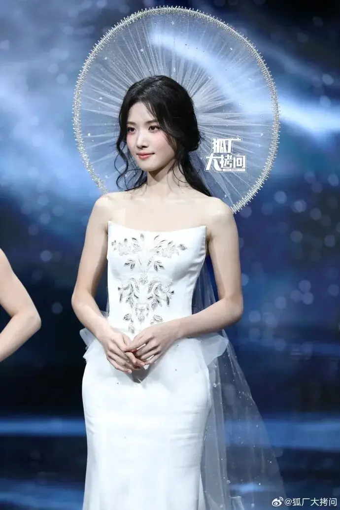 孟子义娜扎__孟子义与娜扎长的好像啊