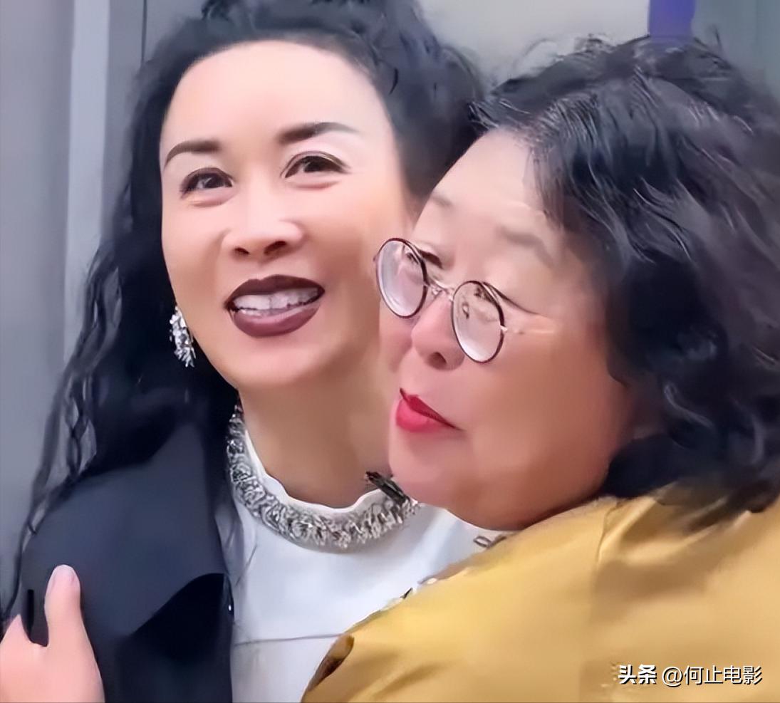 看别墅保姆故事__保姆住别墅的故事