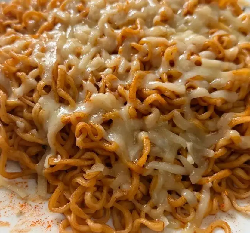 中国泡面在非洲部落火了！抢着拿羊换，烫懵了也往嘴里塞，比吃肉都嗨_中国泡面在非洲部落火了！抢着拿羊换，烫懵了也往嘴里塞，比吃肉都嗨_