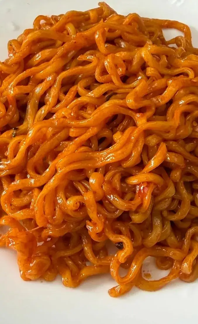 _中国泡面在非洲部落火了！抢着拿羊换，烫懵了也往嘴里塞，比吃肉都嗨_中国泡面在非洲部落火了！抢着拿羊换，烫懵了也往嘴里塞，比吃肉都嗨