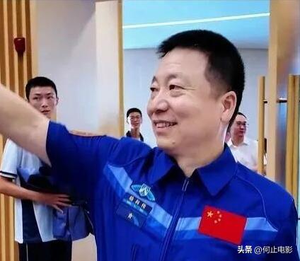 翟志刚儿子叫什么_翟志刚回母校_