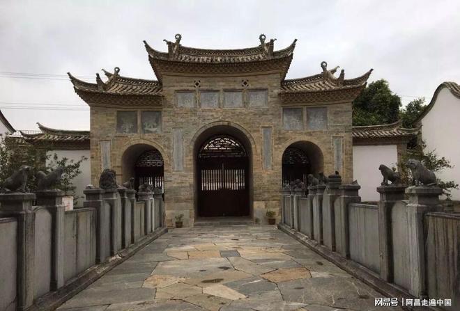 云南小镇四合院出售信息_云南四合院_