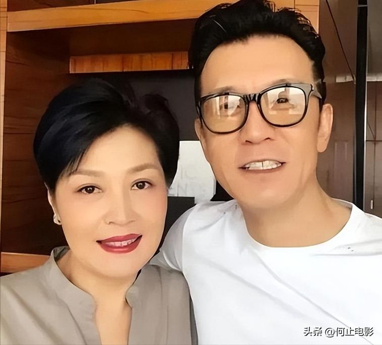 春晚导演赵安_春晚导演哈文2012赵本山_