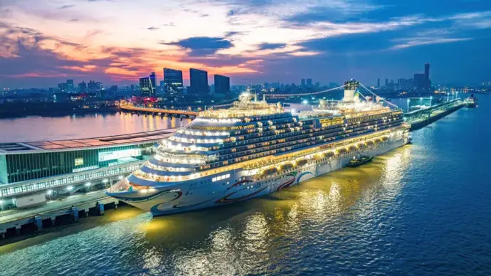 首艘国产大型游轮迎来第100万名宾客，新航线与新特色接连推出