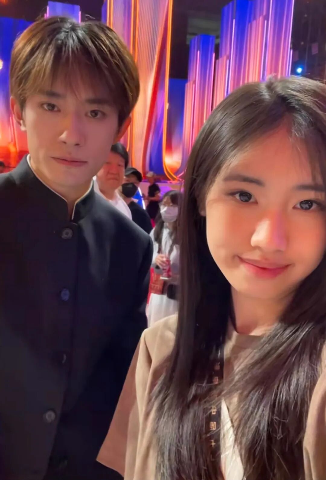 冯小刚徐帆_徐帆说冯小刚找女人_