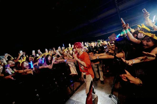 鹿晗开演唱会韩国评论_鹿晗开了几次巡演_