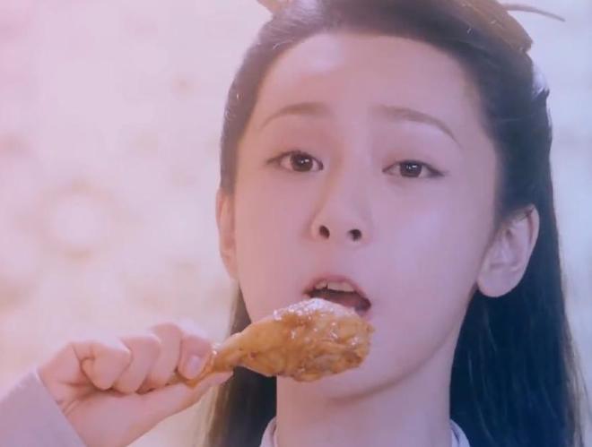 _不会吃别尬吃！《成何体统》王楚然吃肉卷，让假吃演员无地自容_不会吃别尬吃！《成何体统》王楚然吃肉卷，让假吃演员无地自容