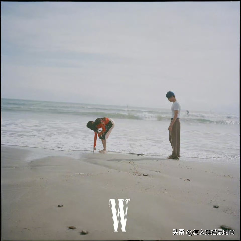 舒淇分体长裙露腰，钟楚曦花裙配羊毛卷，海边度假速速抄作业！__舒淇分体长裙露腰，钟楚曦花裙配羊毛卷，海边度假速速抄作业！