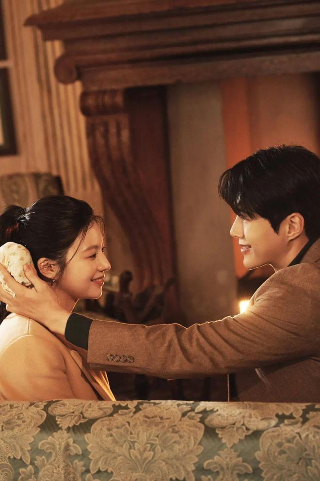 豆瓣8.5分，人美剧甜衣品好，小韩拍恋爱剧还是有两把刷子