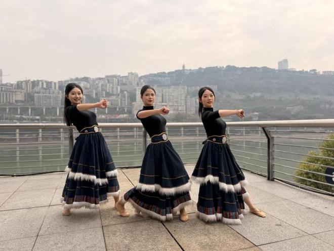 _“吃”列车还能得万元大奖？邀你来花式打卡两江a~台_“吃”列车还能得万元大奖？邀你来花式打卡两江a~台