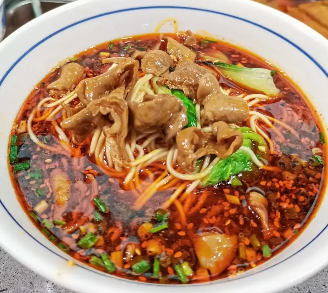重庆最地道的7碗面，每碗都是江湖味，本地人私藏不踩雷，来了就得吃个遍__重庆最地道的7碗面，每碗都是江湖味，本地人私藏不踩雷，来了就得吃个遍