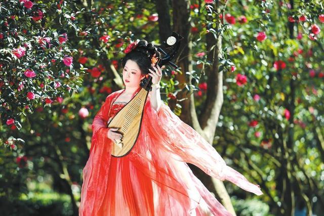 花事正浓下一句_花事正浓的意思_