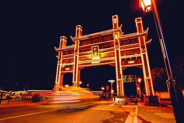 金山古镇有什么好吃的__游金山古镇