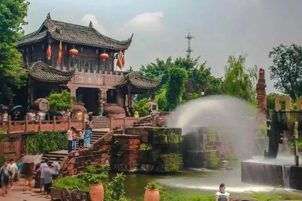 法国姑娘吃完中国火锅，回国后吐槽：中国人管这个叫微辣__法国姑娘吃完中国火锅，回国后吐槽：中国人管这个叫微辣