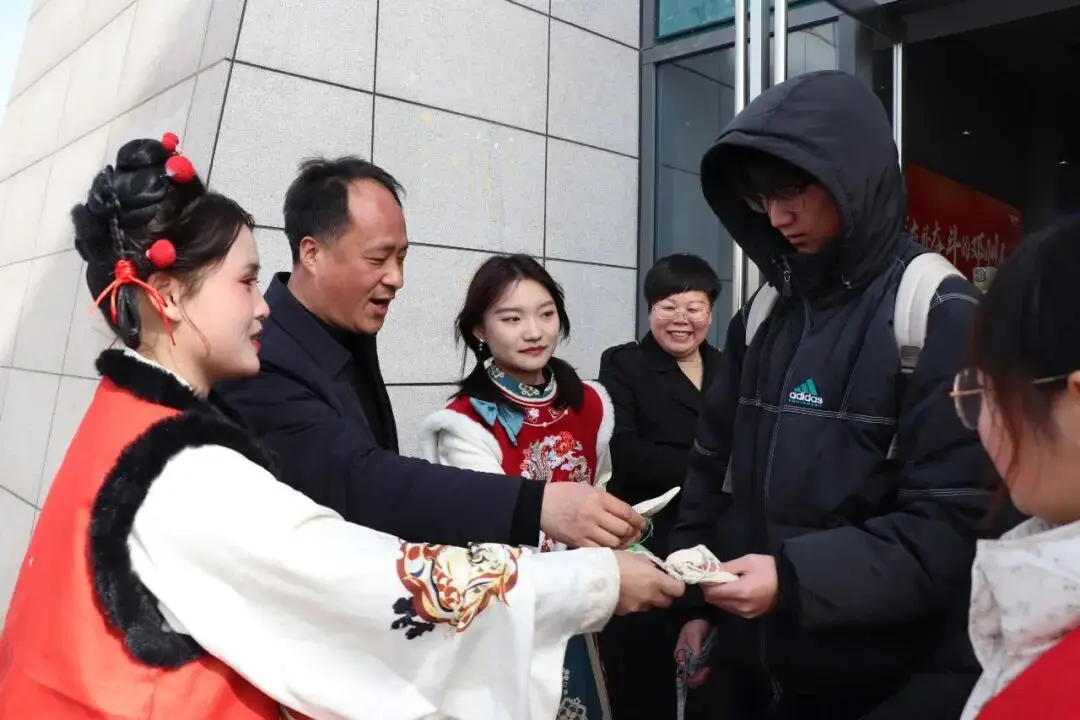 送温暖迎新春__迎新春送祝福活动