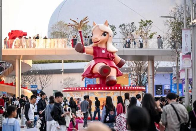 _“马”上打卡大湾区地标商圈，解锁传统融合新派的马年仪式感_“马”上打卡大湾区地标商圈，解锁传统融合新派的马年仪式感