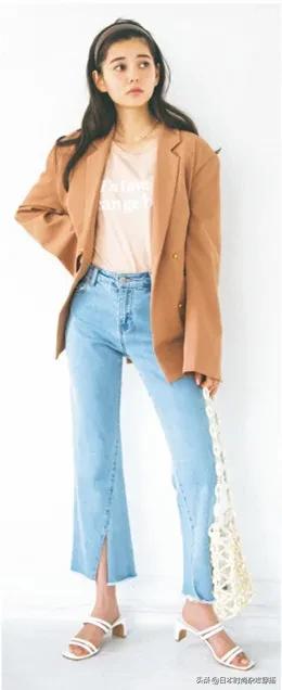 _日常T恤的万能穿法 夏秋换季一样用到它_日常T恤的万能穿法 夏秋换季一样用到它