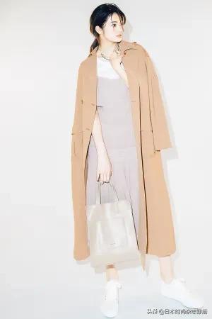 _秋天风衣什么颜色好看_秋季风衣搭配