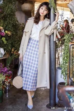 秋季风衣搭配__秋天风衣什么颜色好看