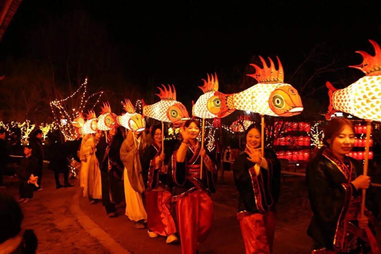 黄河故道春来早 民权任庄“太会了”!花灯NPC无人机 年味直接拉满!