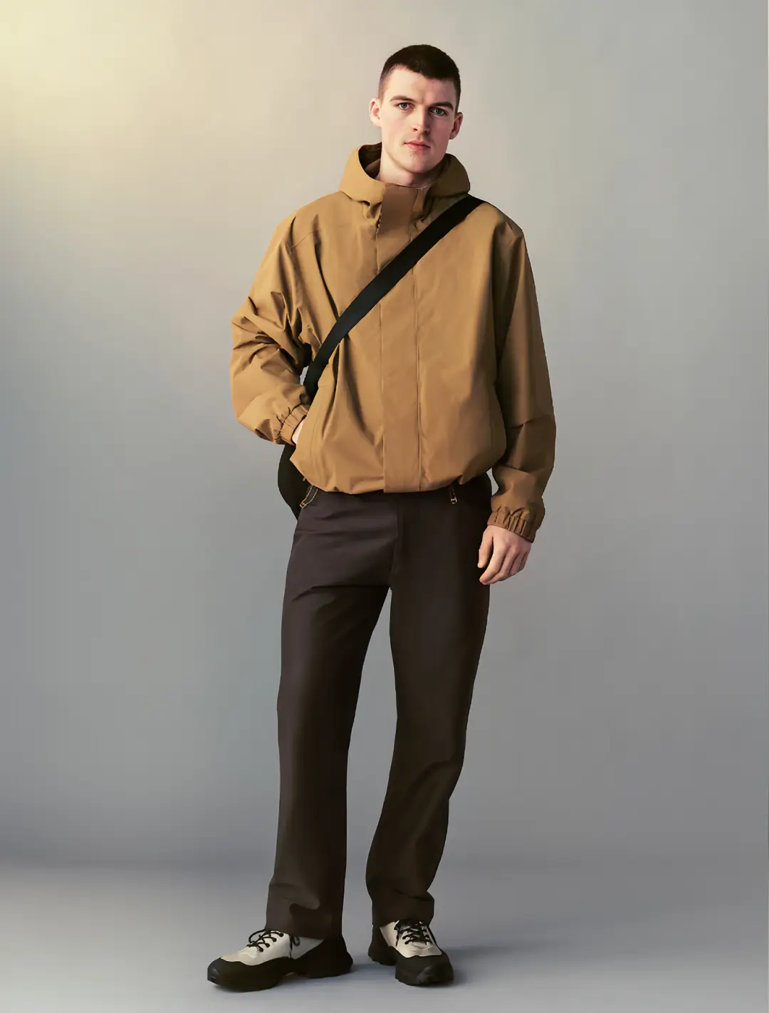 拉风裤搭配图片_街拍商场丰满白裤肥臀_