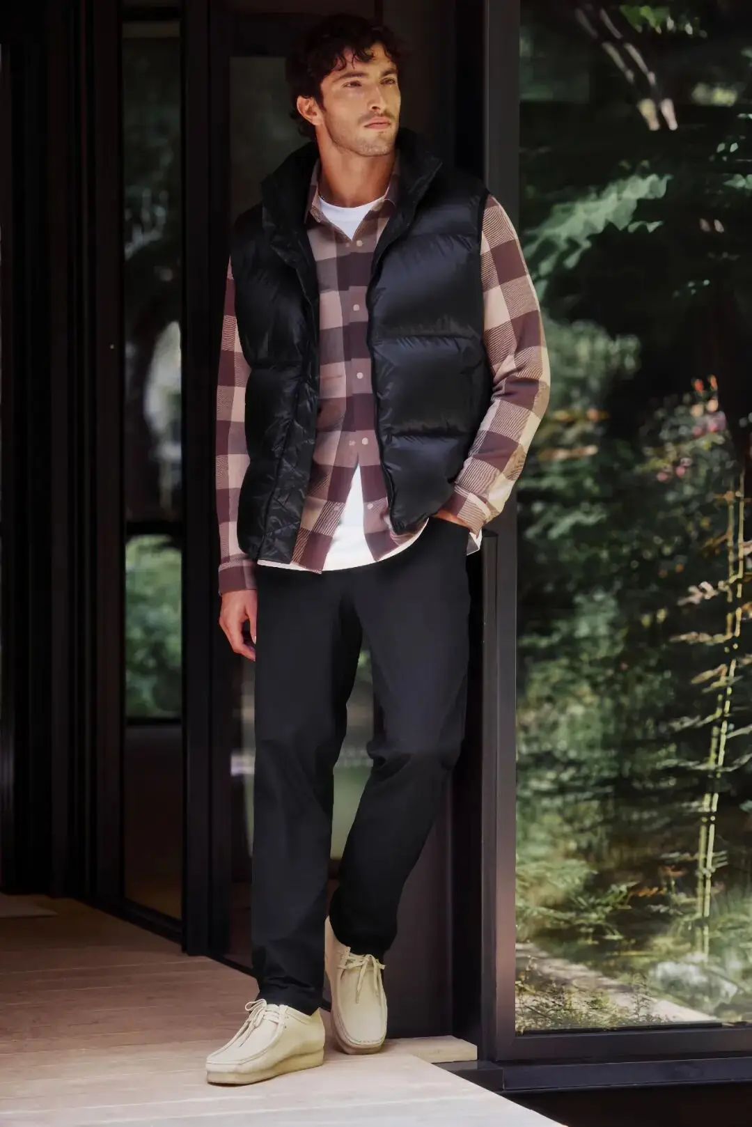 _拉风裤搭配图片_街拍商场丰满白裤肥臀