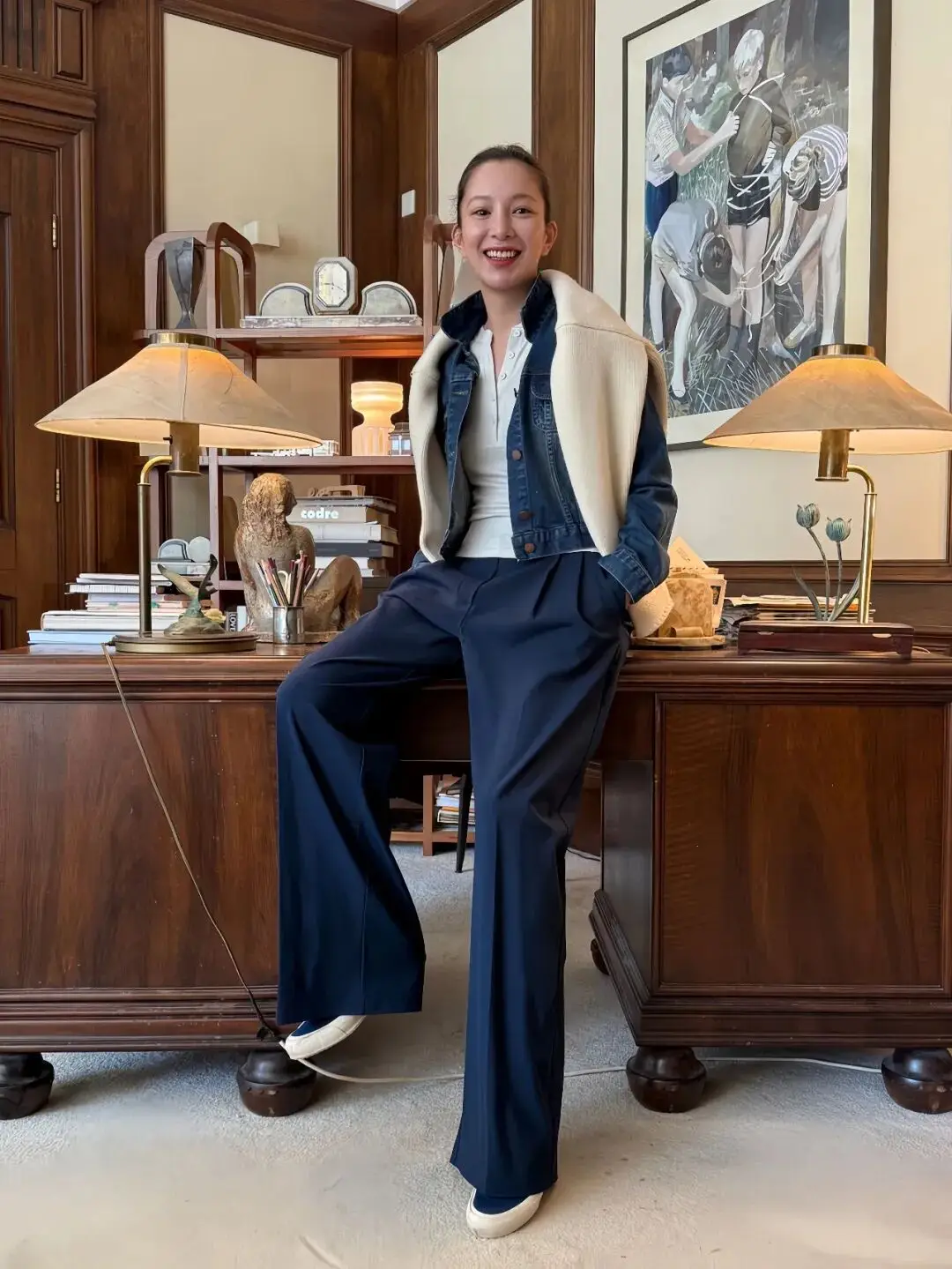 拉风裤搭配图片_街拍商场丰满白裤肥臀_