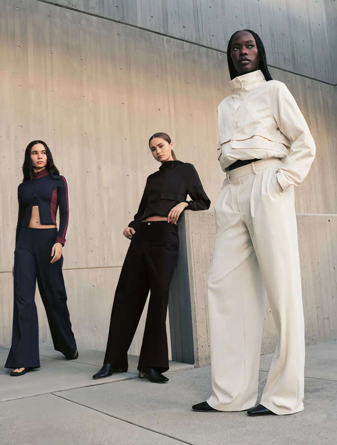 _街拍商场丰满白裤肥臀_拉风裤搭配图片