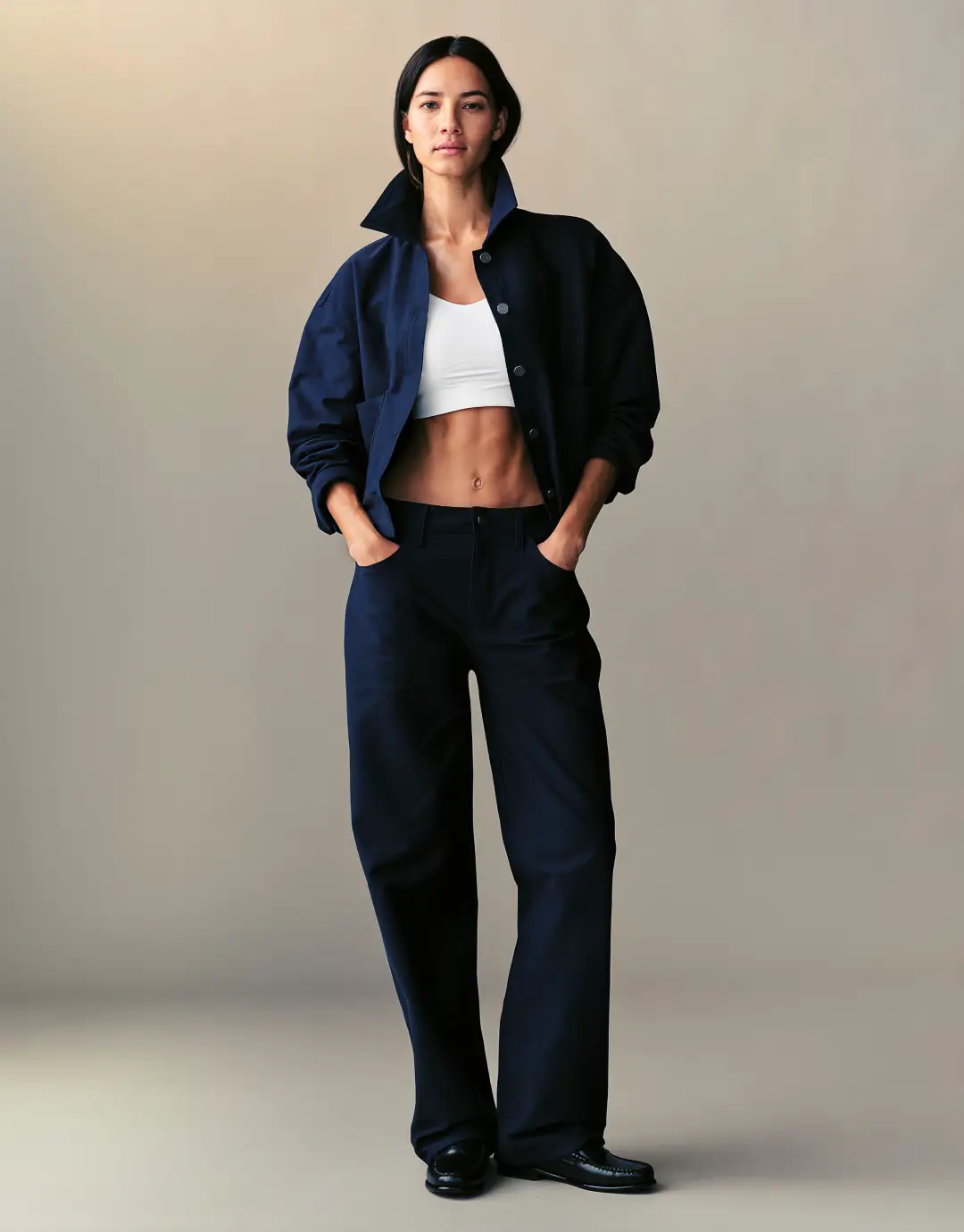 _街拍商场丰满白裤肥臀_拉风裤搭配图片