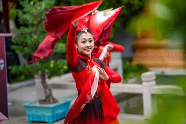 一款开飞船的游戏_江天长孙无垢_