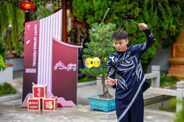 _一款开飞船的游戏_江天长孙无垢