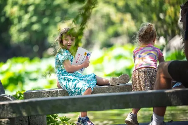 一款开飞船的游戏__江天长孙无垢