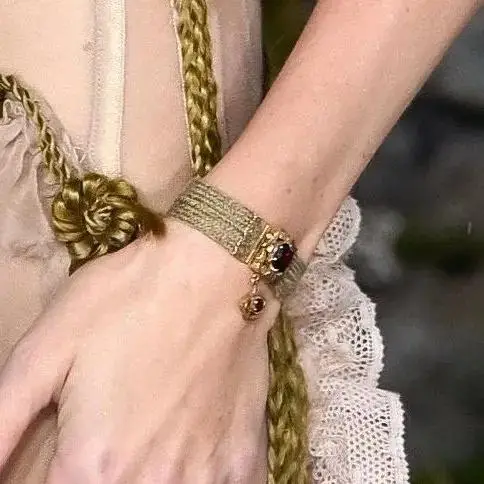 珠宝裙摆的寓意__珠宝裙子寓意