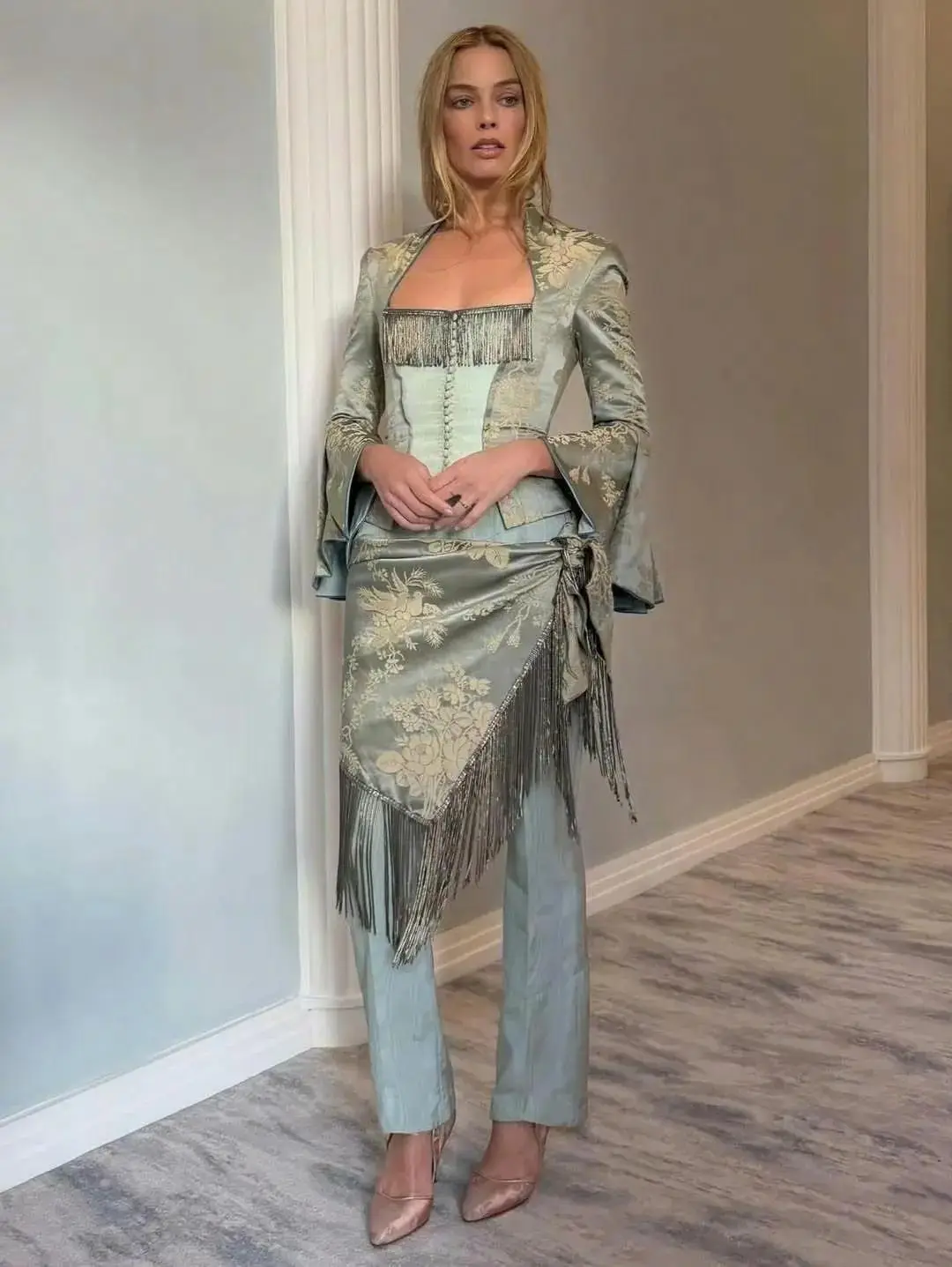 珠宝裙摆的寓意_珠宝裙子寓意_