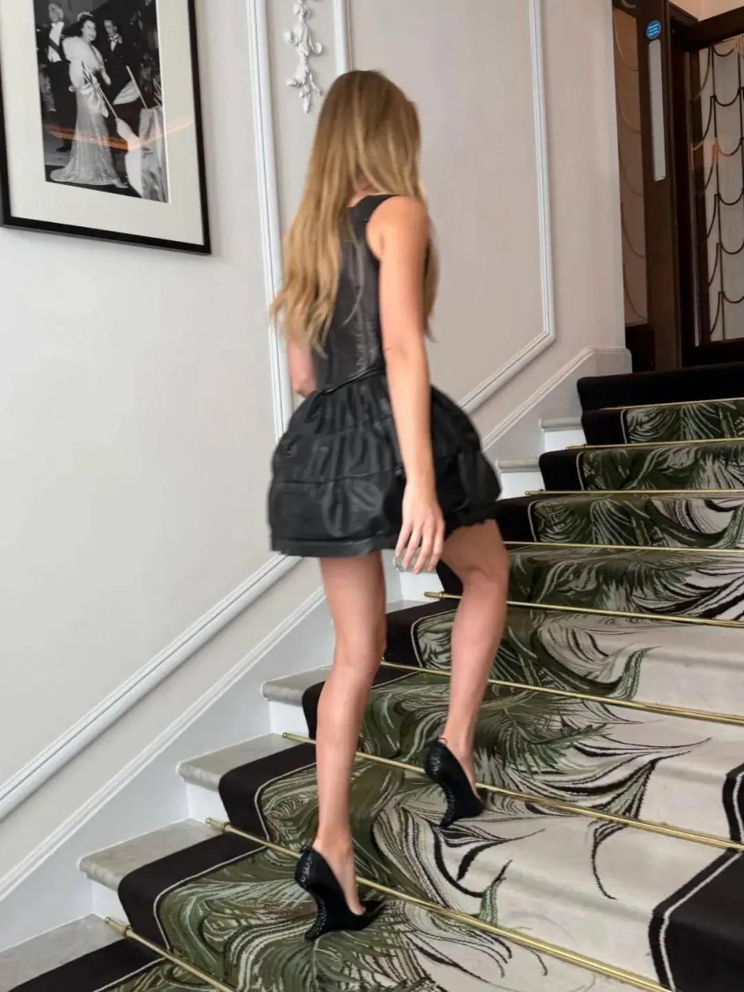 _珠宝裙摆的寓意_珠宝裙子寓意