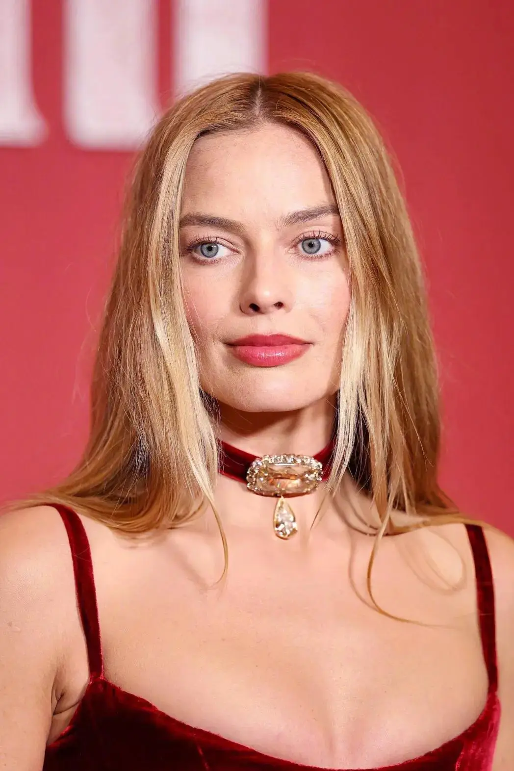 _珠宝裙子寓意_珠宝裙摆的寓意