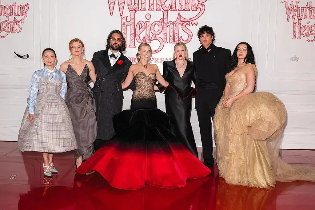 珠宝裙子寓意__珠宝裙摆的寓意