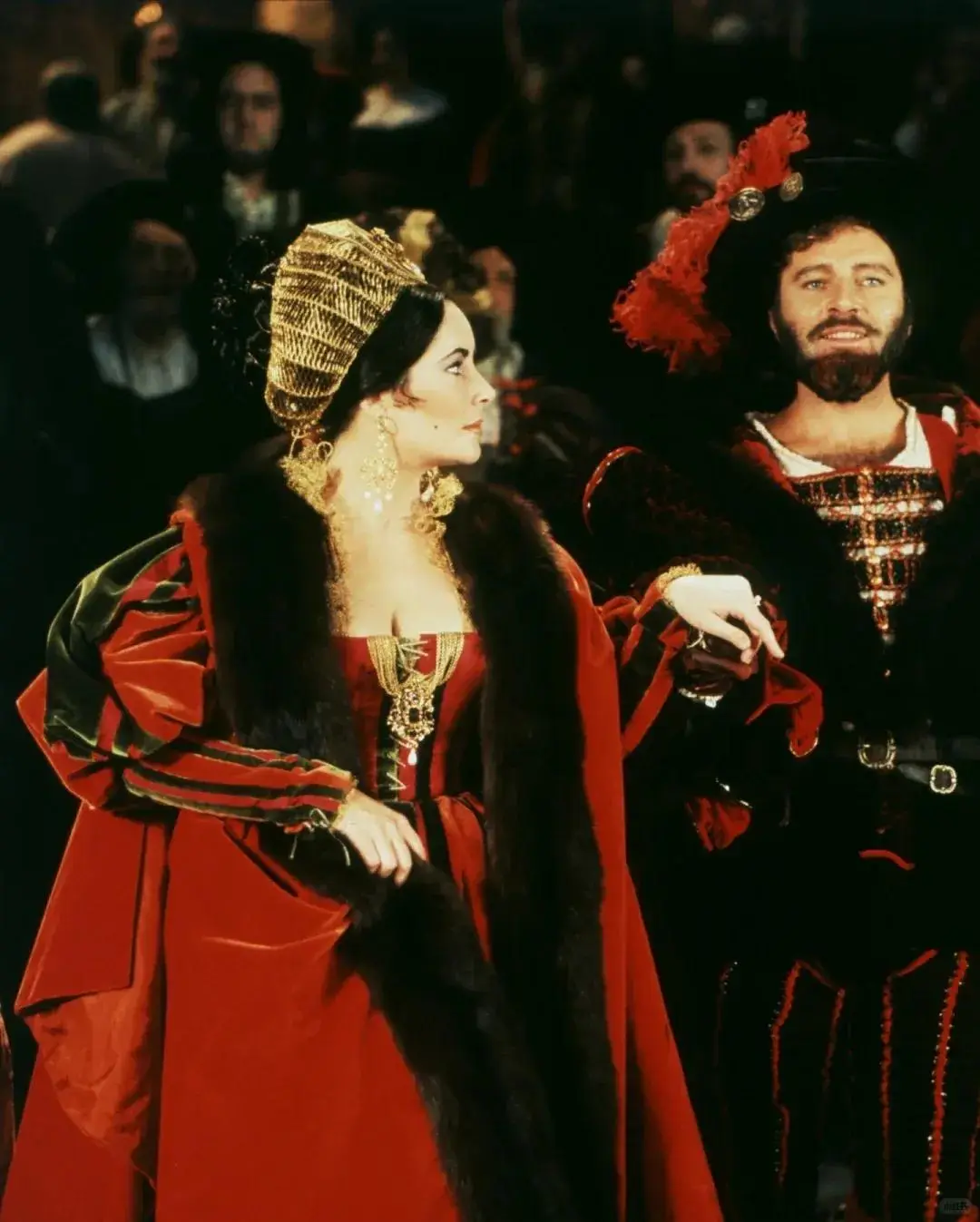 _珠宝裙子寓意_珠宝裙摆的寓意