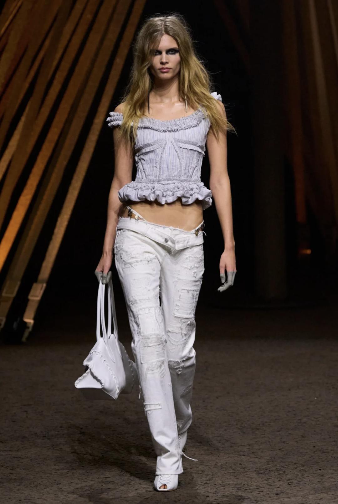 时尚是个圈英语作文__杨紫是资本圈还是京圈