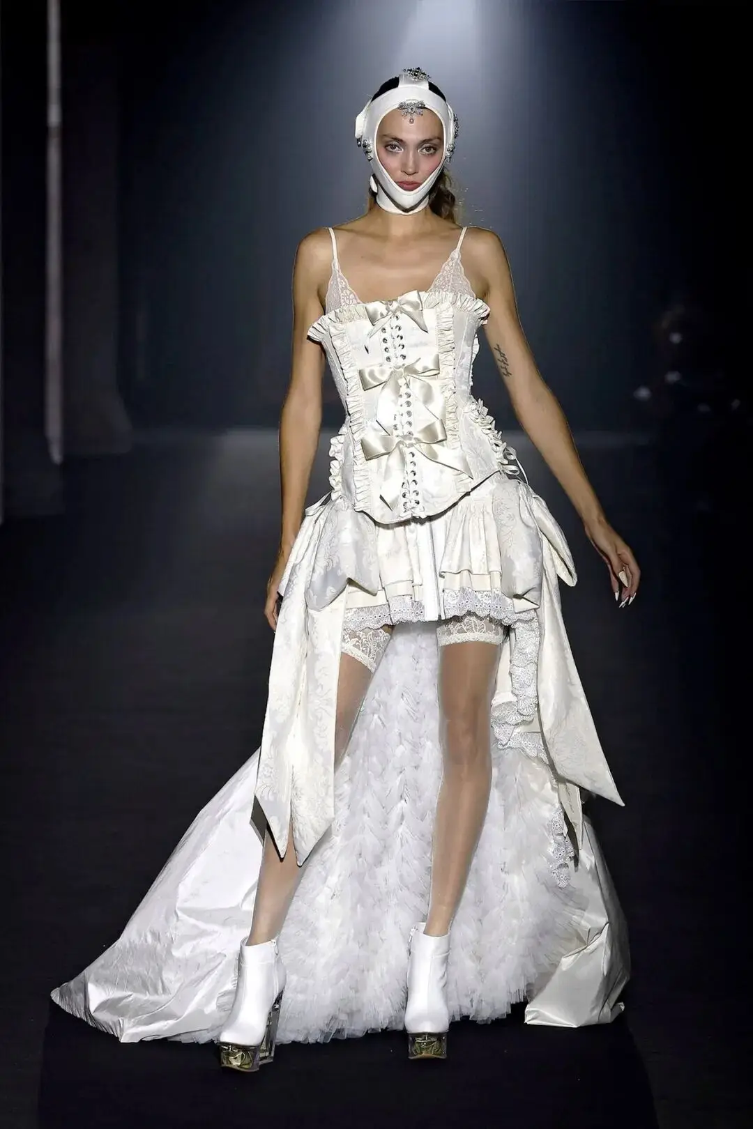 夸张时装周_夸张的时装_