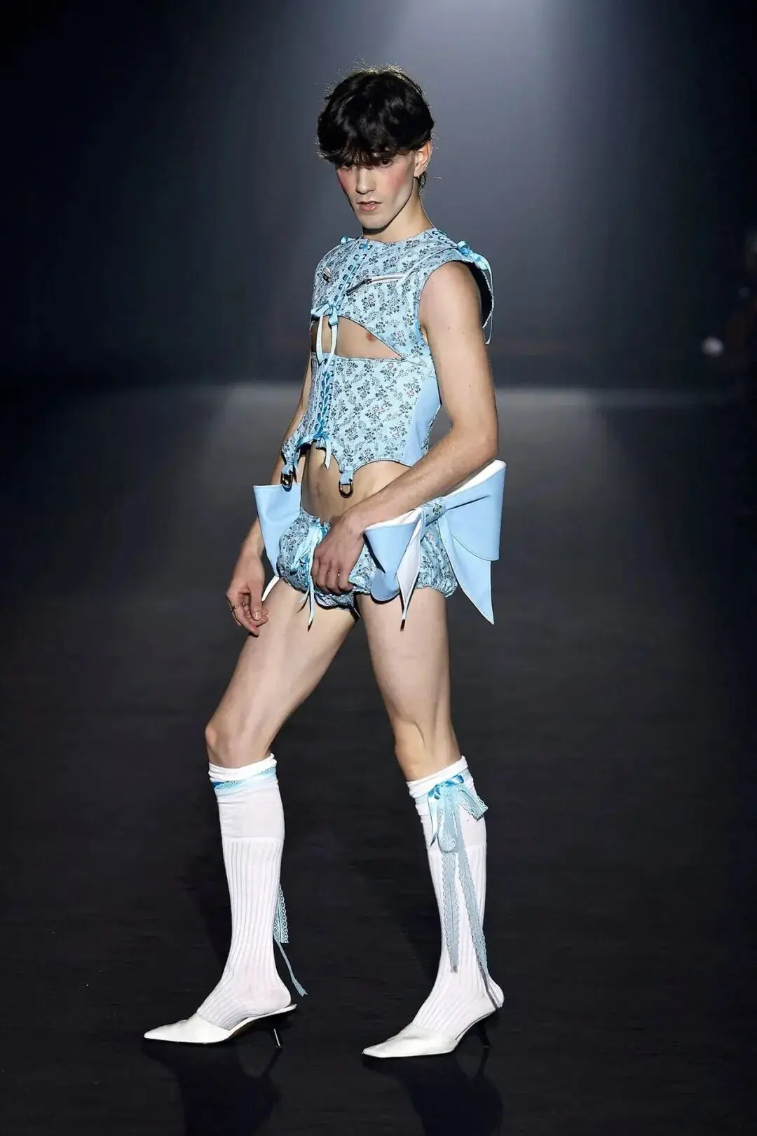 夸张时装周_夸张的时装_