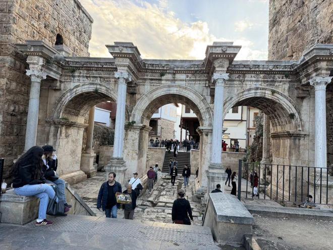 土耳其安塔利亚老城区：地中海畔的时光长卷