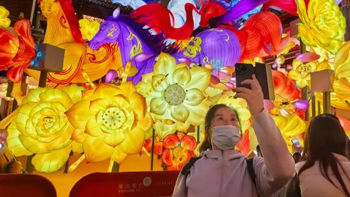 请父母逛景点、住园林式宾馆，上海成“反向过年”热门目的地