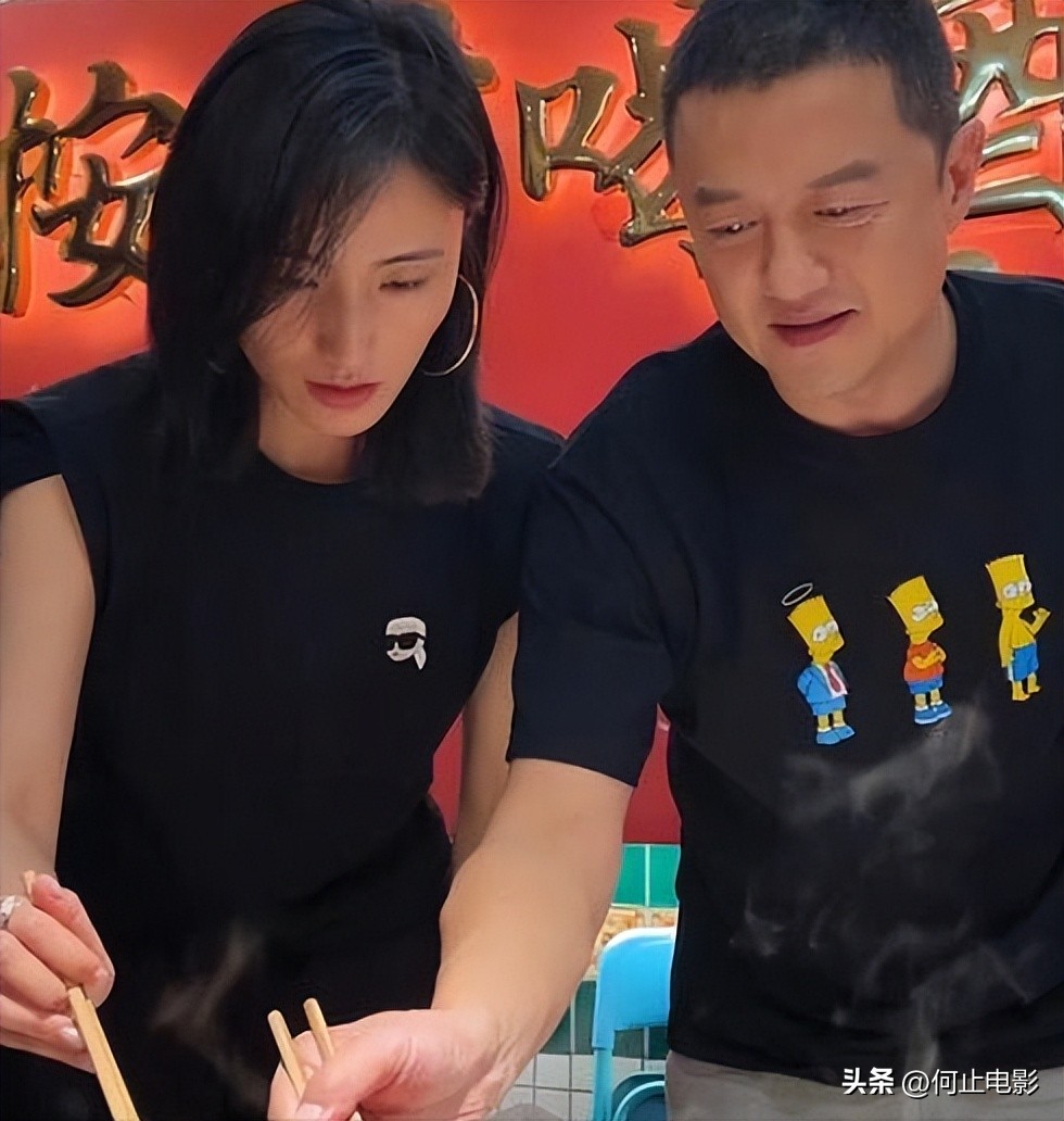 李亚鹏晒李嫣近照_李亚鹏女儿李嫣照片兔唇图片_