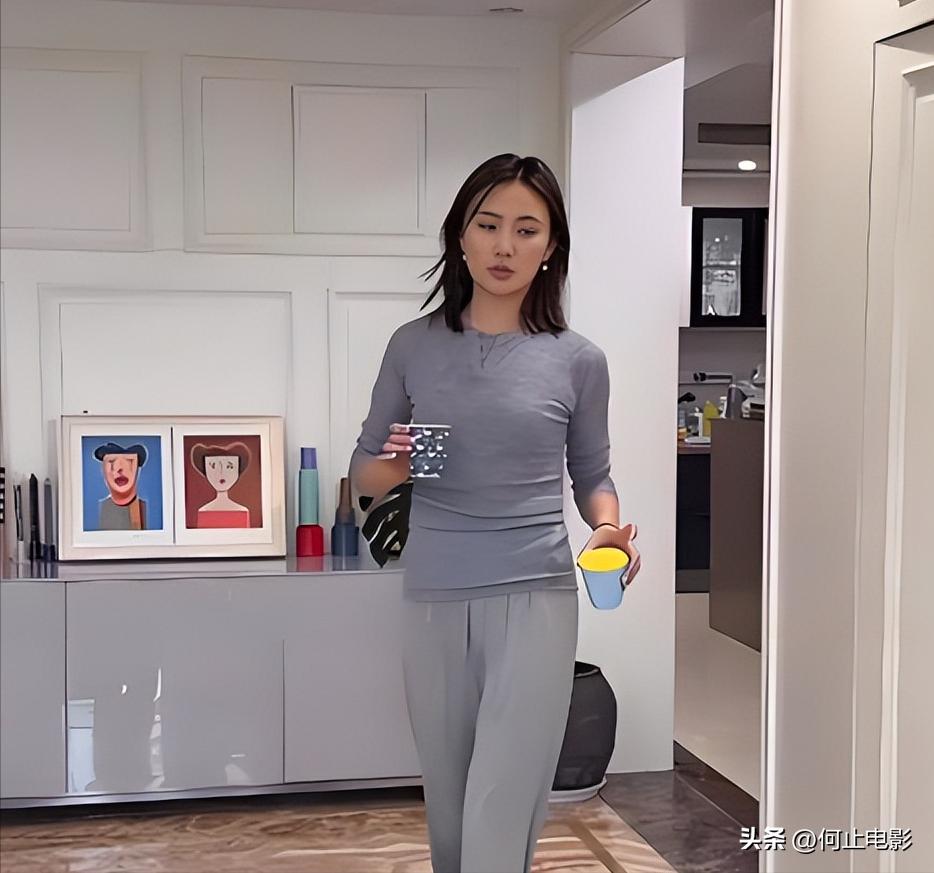 _李亚鹏晒李嫣近照_李亚鹏女儿李嫣照片兔唇图片