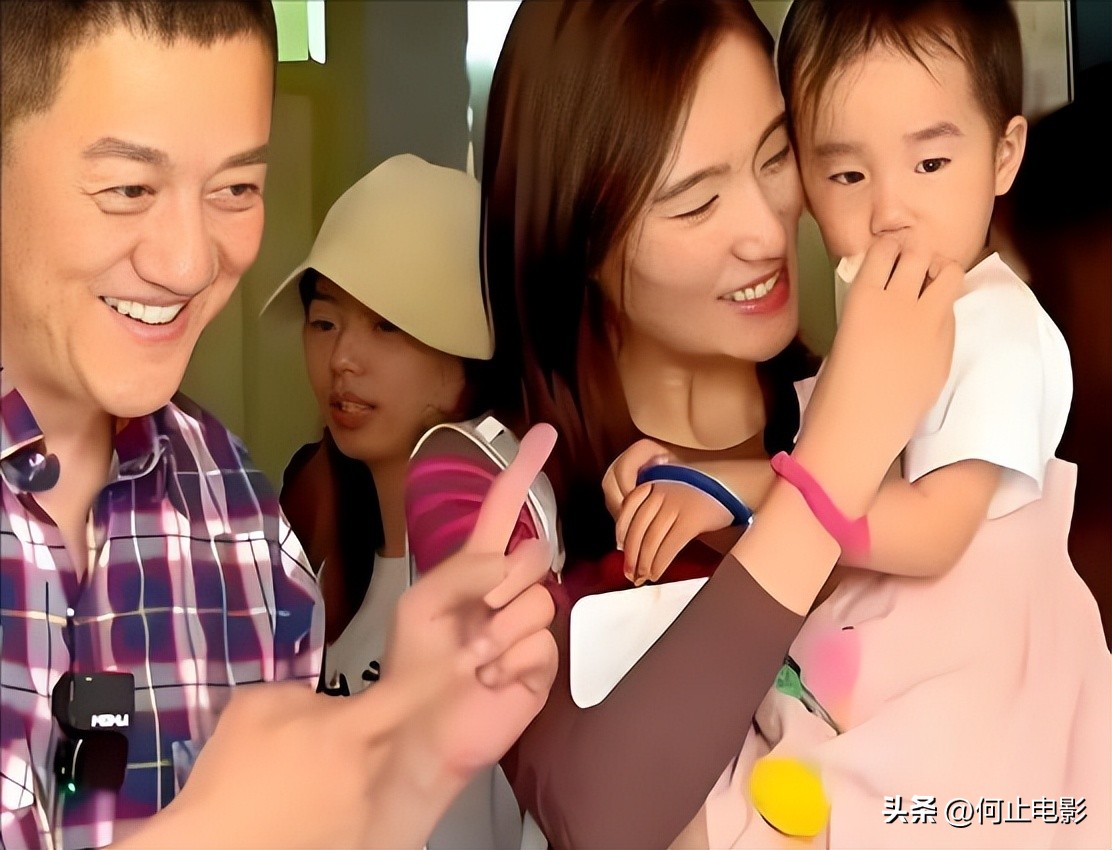 李亚鹏女儿李嫣照片兔唇图片_李亚鹏晒李嫣近照_