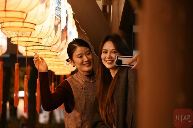 璀璨盛礼大闸蟹官网_璀璨宴会厅_