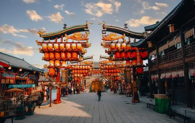 _海量财经｜东平新大宋不夜城开城！山东夜经济版图再添新成员_海量财经｜东平新大宋不夜城开城！山东夜经济版图再添新成员