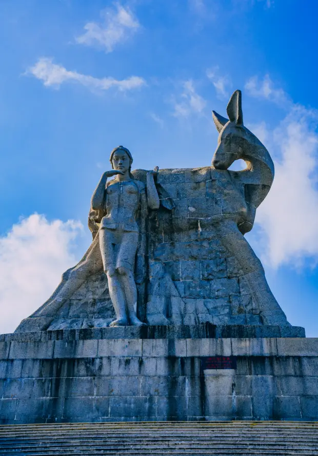 海南三亚鹿回头的由来__海南三亚鹿回头的传说